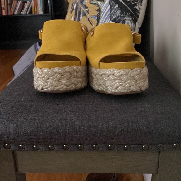 Platform Sandals - Picture 4 of 4